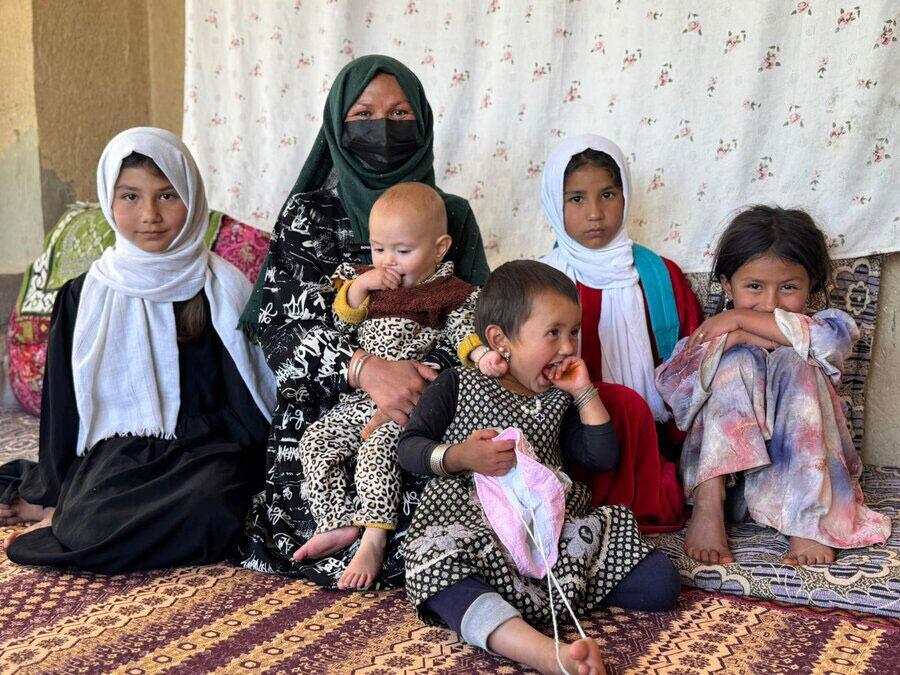Афганистан должен выполнять свои международные обязательства в области прав человека, включая обязательства по искоренению дискриминации в отношении женщин и защите прав детей.